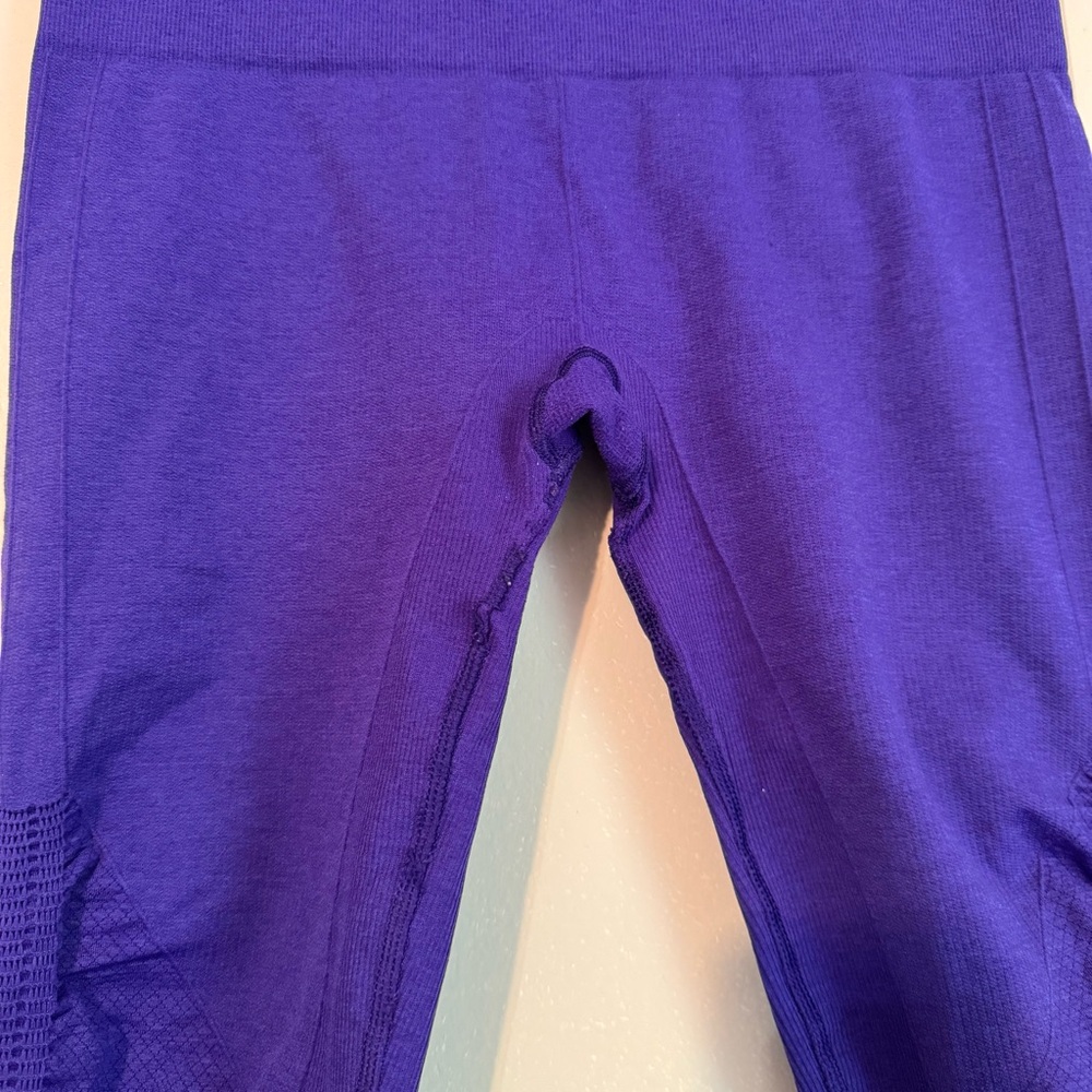 Lululemon The Flow Crop II Leggings - Picture 2 of 5